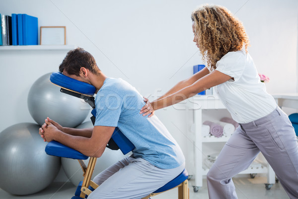 Maakt een reservekopie massage patiënt kliniek baby man Stockfoto © wavebreak_media