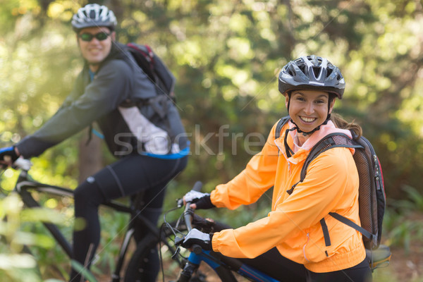 Stockfoto: Paar · paardrijden · mountainbike · bos · portret