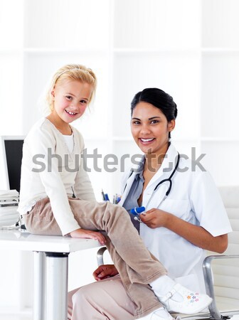 Aufmerksam weiblichen Arzt reflex medizinischen Übung Stock foto © wavebreak_media