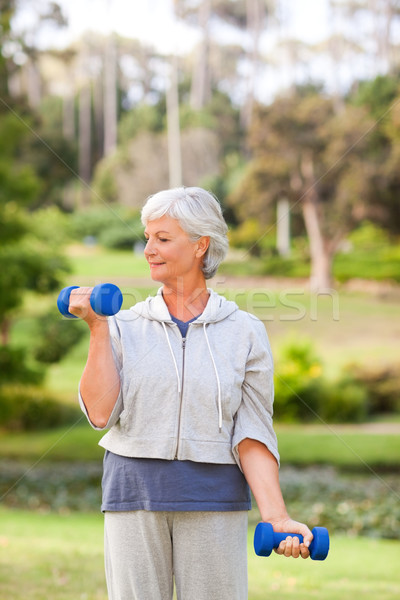 Rijpe vrouw park vrouw gezondheid vrouwelijke persoon Stockfoto © wavebreak_media