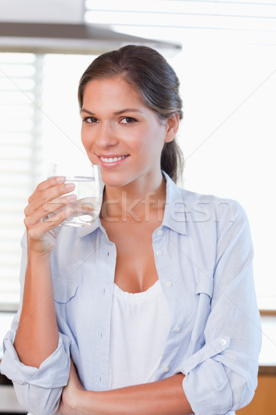 Portre gülümseyen kadın cam su mutfak Stok fotoğraf © wavebreak_media
