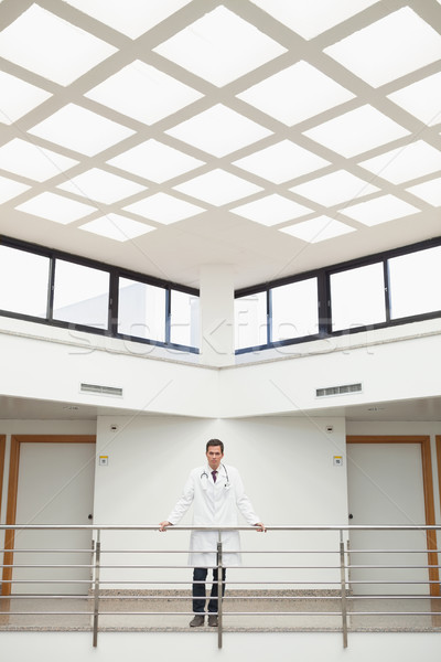 [[stock_photo]]: Médecin · permanent · hôpital · cage · d'escalier · médicaux · marche