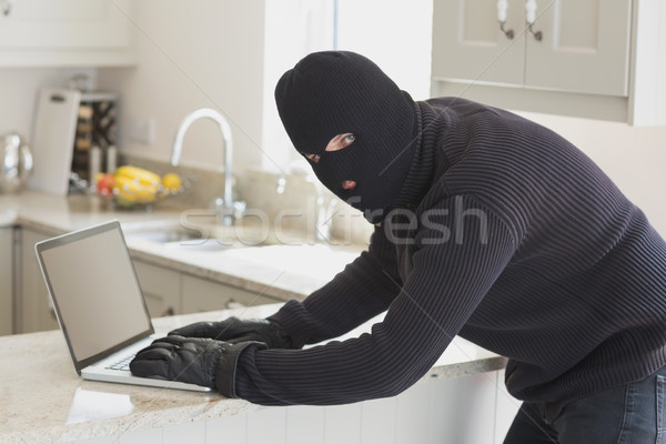 Rabló laptop ismeretlen otthon számítógép férfi Stock fotó © wavebreak_media