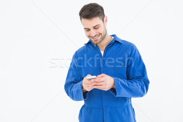 Férfi szerelő sms üzenetküldés mobiltelefon mosolyog fiatal Stock fotó © wavebreak_media
