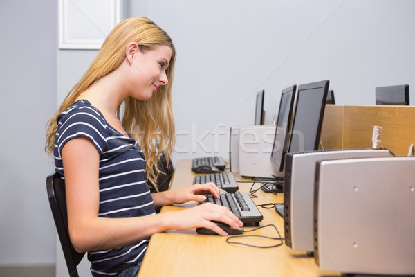 öğrenci çalışma bilgisayar sınıf üniversite kız Stok fotoğraf © wavebreak_media