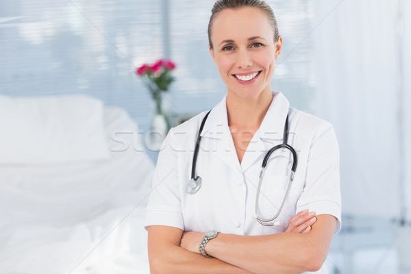 счастливым врач улыбаясь камеры за кровать Сток-фото © wavebreak_media