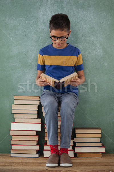 Schüler Sitzung Pfund Lesung Buch Stock foto © wavebreak_media