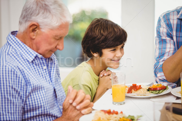 Foto stock: Família · oração · juntos · refeição · sessão · mesa · de · jantar