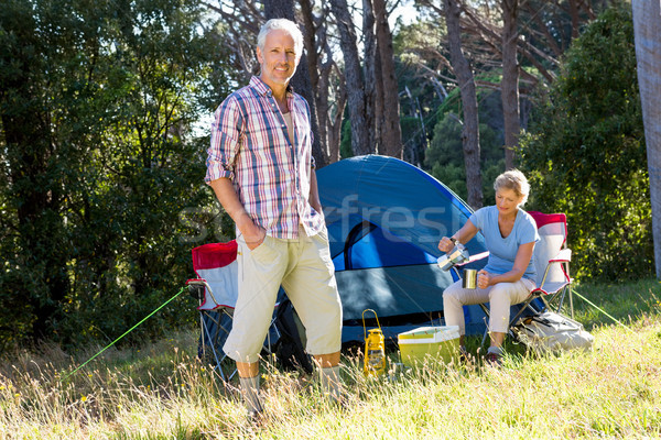 Reifen Paar posiert Campingplatz Frau Baum Stock foto © wavebreak_media