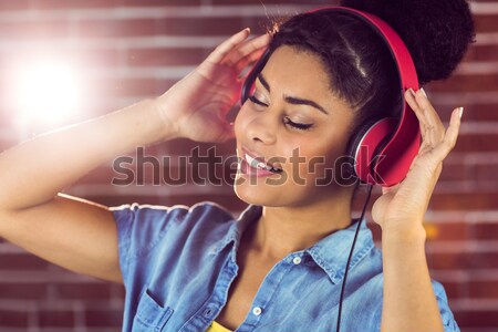 Femme chanter bar belle femme musique heureux [[stock_photo]] © wavebreak_media
