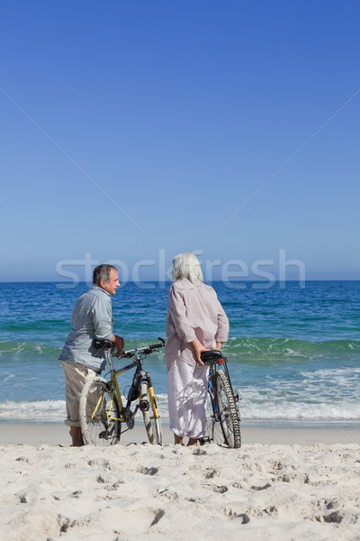 Biciclete plajă mare sănătate distracţie Imagine de stoc © wavebreak_media
