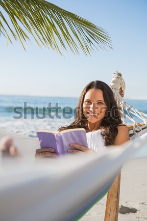 Jeune femme utilisant un ordinateur portable serviette de plage mer ciel eau [[stock_photo]] © wavebreak_media