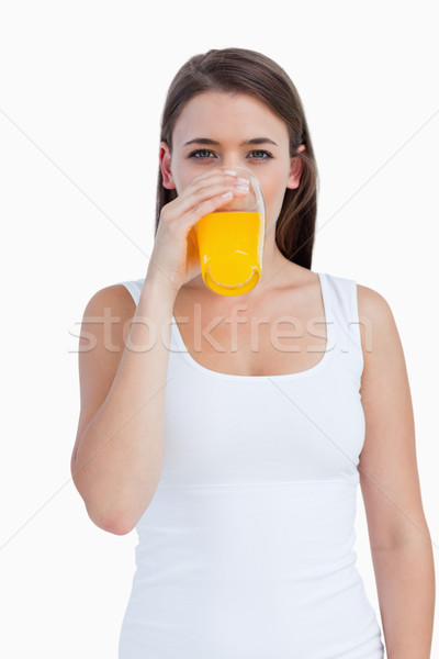 Genç kadın içme portakal suyu beyaz cam meyve suyu Stok fotoğraf © wavebreak_media