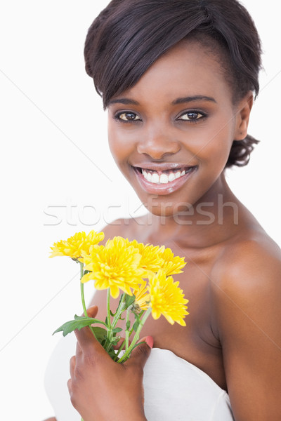 [[stock_photo]]: Femme · souriante · fleurs · jaunes · blanche · heureux · beauté