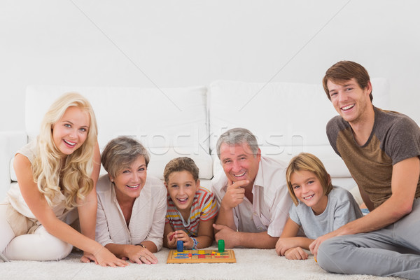 [[stock_photo]]: Famille · regarder · caméra · bord · jeux · séance