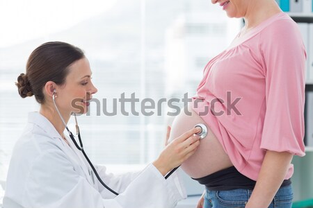 Portrait médecin femme enceinte Homme estomac [[stock_photo]] © wavebreak_media