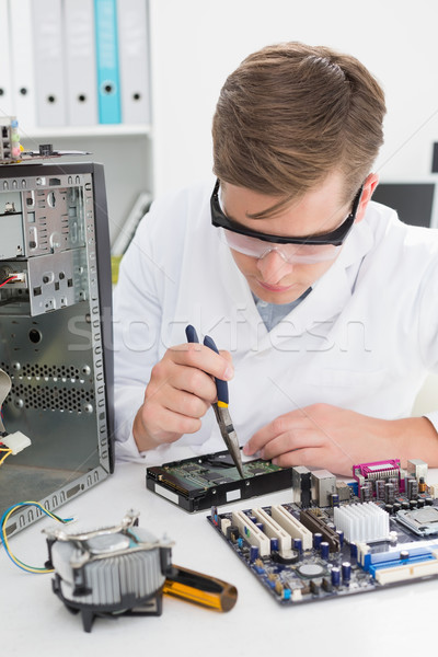 Jungen Techniker arbeiten defekt Computer Büro Stock foto © wavebreak_media