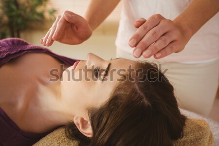 Reiki tratament terapie cameră femeie Imagine de stoc © wavebreak_media