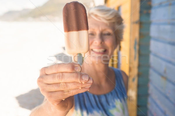 Közelkép idős nő tart fagylalt áll Stock fotó © wavebreak_media