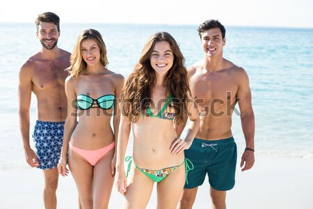 Sorridente amigos linha jogar voleibol praia Foto stock © wavebreak_media