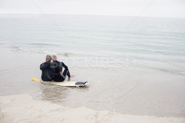 Casal sessão prancha de surfe praia oceano Foto stock © wavebreak_media