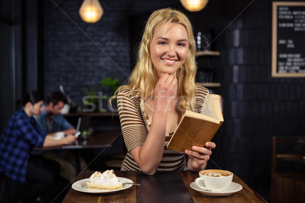 Femme lecture livre café affaires café [[stock_photo]] © wavebreak_media