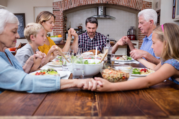 Familie beten Essen home Mädchen Mann Stock foto © wavebreak_media