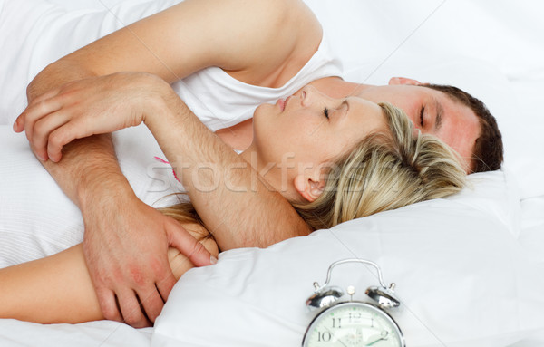 [[stock_photo]]: Couple · lit · réveil · amour