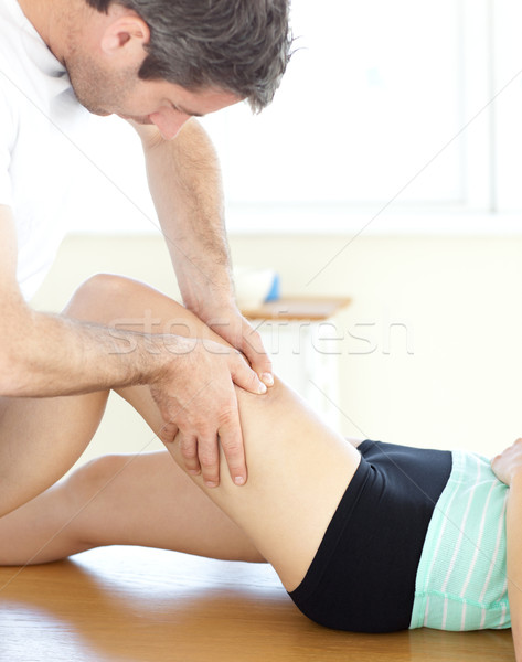 Stock foto: Gut · aussehend · jungen · Therapeut · Bein · Massage · Gesundheit