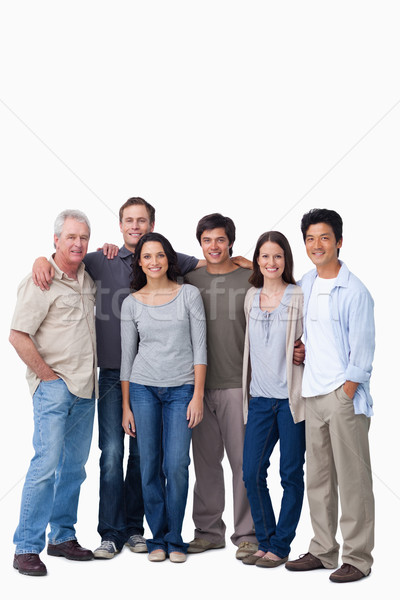 Zâmbitor grup prietenii în picioare împreună alb Imagine de stoc © wavebreak_media