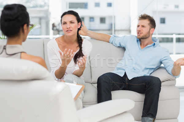 Foto stock: Enojado · Pareja · hablar · terapeuta · hombre · escrito