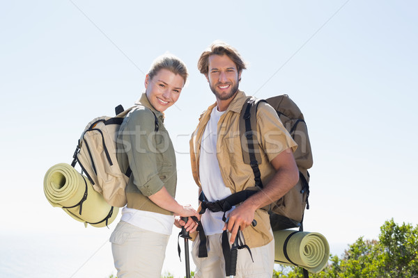 Foto stock: Caminhadas · casal · sorridente · câmera · montanha