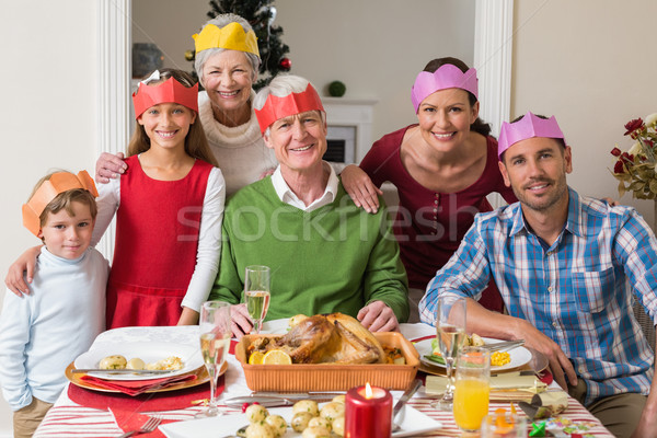 Boldog nagycsalád buli kalap ebédlőasztal otthon Stock fotó © wavebreak_media