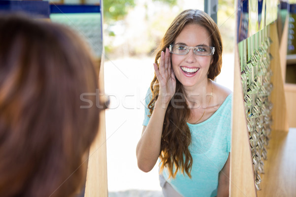 漂亮的女人 購物 新 眼鏡 女 微笑 商業照片 © wavebreak_media