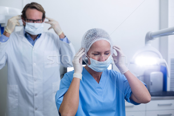 Dentista dentales ayudante mascarilla quirúrgica clínica Foto stock © wavebreak_media