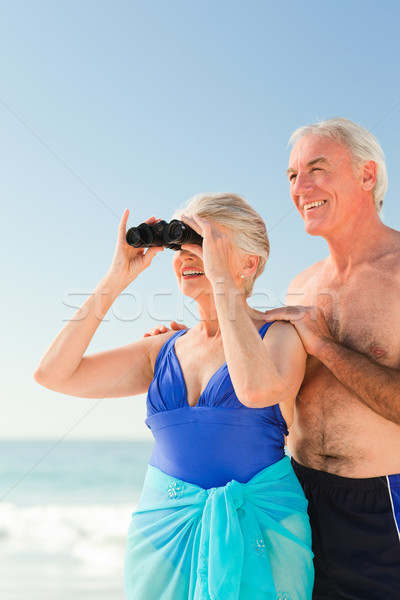 Idoso casal pássaro assistindo praia mulher Foto stock © wavebreak_media