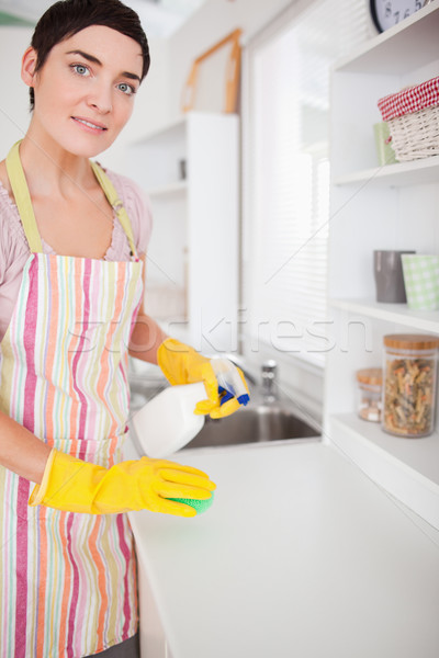 Esmer kadın temizlik dolap mutfak sörf Stok fotoğraf © wavebreak_media