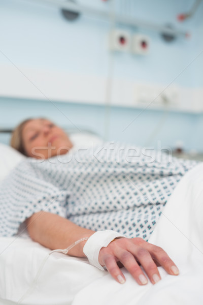 Stock fotó: Fókusz · kéz · beteg · orvosi · ágy · kórház