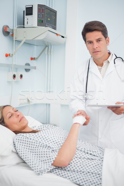 Médico médico resultar mão paciente Foto stock © wavebreak_media