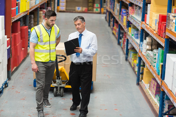 Almacén trabajador hablar gerente grande hombre Foto stock © wavebreak_media