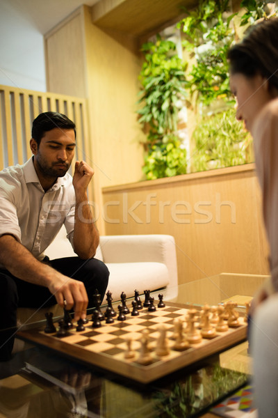 Geschäftsmann spielen Schach weiblichen Kollege Büro Stock foto © wavebreak_media