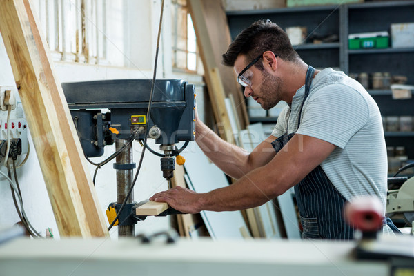 Carpintero perforación taller hombre estudio herramienta Foto stock © wavebreak_media