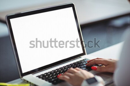 Maturité étudiant utilisant un ordinateur portable classe femme [[stock_photo]] © wavebreak_media