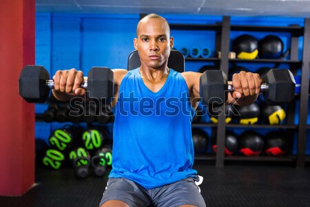 Határozott férfi atléta testmozgás súlyzók portré Stock fotó © wavebreak_media