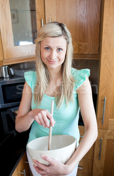 Mosolyog fiatal nő főzés konyha ház étel Stock fotó © wavebreak_media