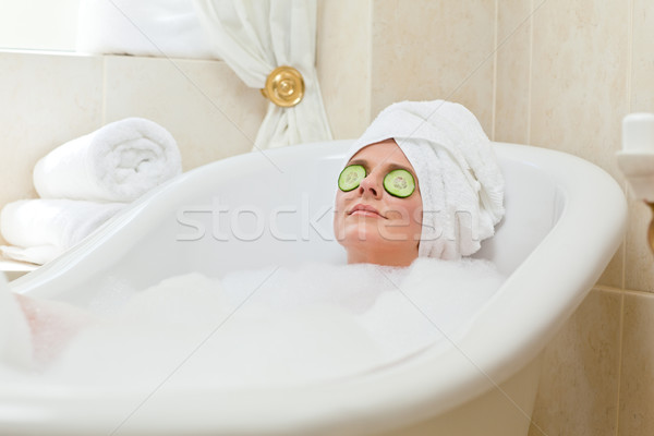 Nyugodt nő elvesz fürdőkád törölköző fej Stock fotó © wavebreak_media
