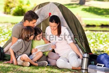 家庭    露营    公园    快乐    孩子    父亲 / family camping