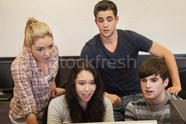 Öğrenciler oturma bilgisayar bakıyor kolej Stok fotoğraf © wavebreak_media