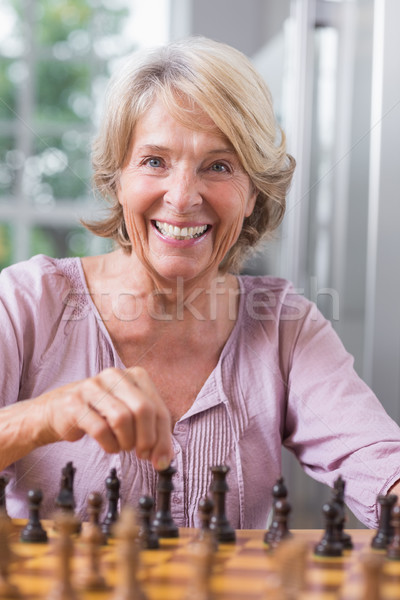 Stockfoto: Gelukkig · vrouw · spelen · schaken · home · huis