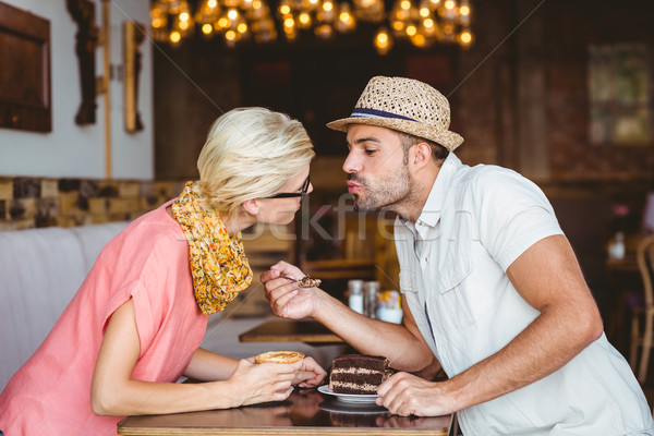 Foto stock: Bonitinho · casal · data · beijando · outro · café